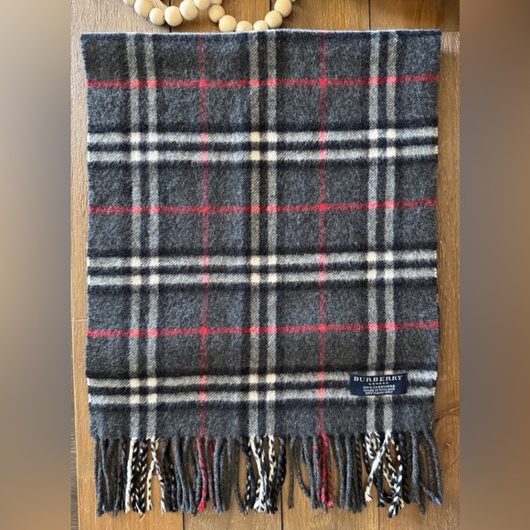 🌟SALE🌟 BURBERRY Dark Gray Cashmere Novacheck Scarf. Excellent condition. - Picture 4 of 8